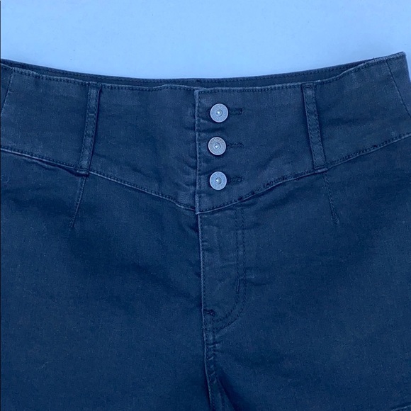 G by Guess Tania High-Rise Shorts - Picture 4 of 7